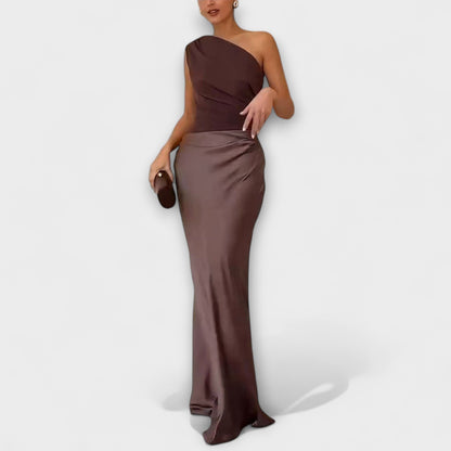 Elegant one-shoulder maxi dress with pleats